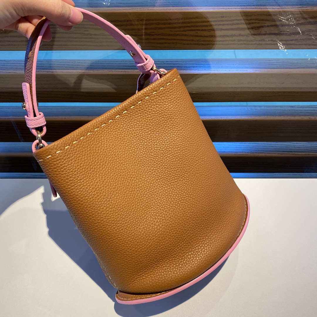 델보 팽 미니 버킷 크로스백